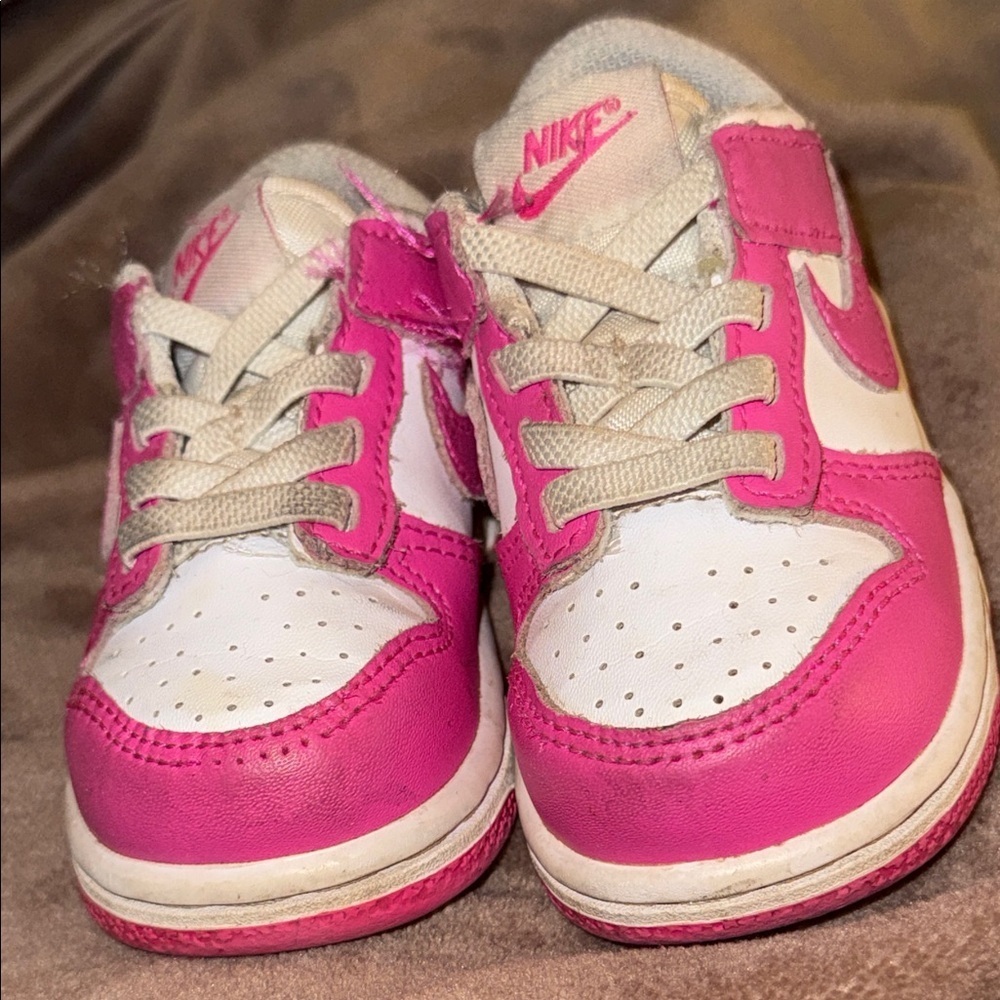 Nike Dunk Low
Baby/Toddler Sneakers in Pink and White 5C - Picture 7 of 9